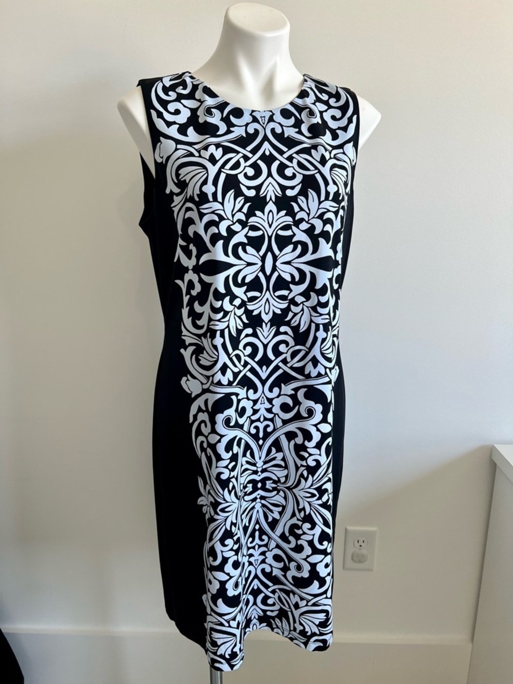J. McLaughlin Black Dress with Blue Pattern XL Sleeveless